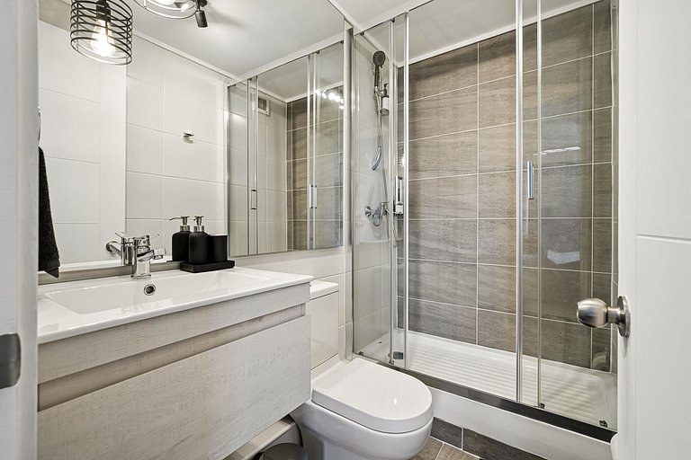 Self Check-in | Premium Bed | High Speed Wifi