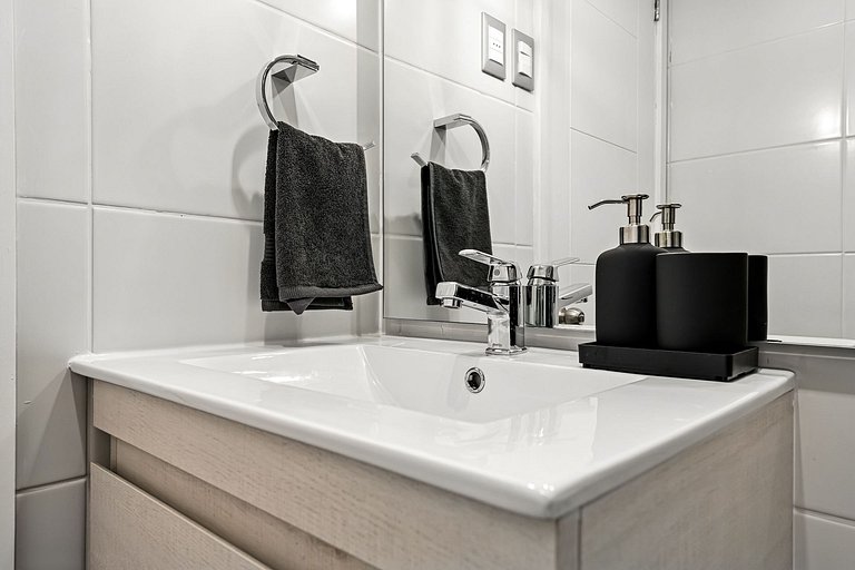 Self Check-in | Premium Bed | High Speed Wifi