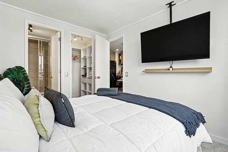 Self Check-in | Premium Bed | High Speed Wifi